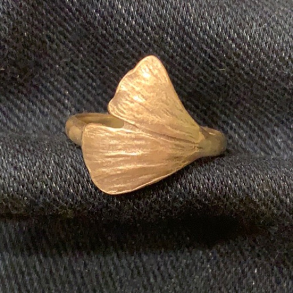 Ginko leaf ring